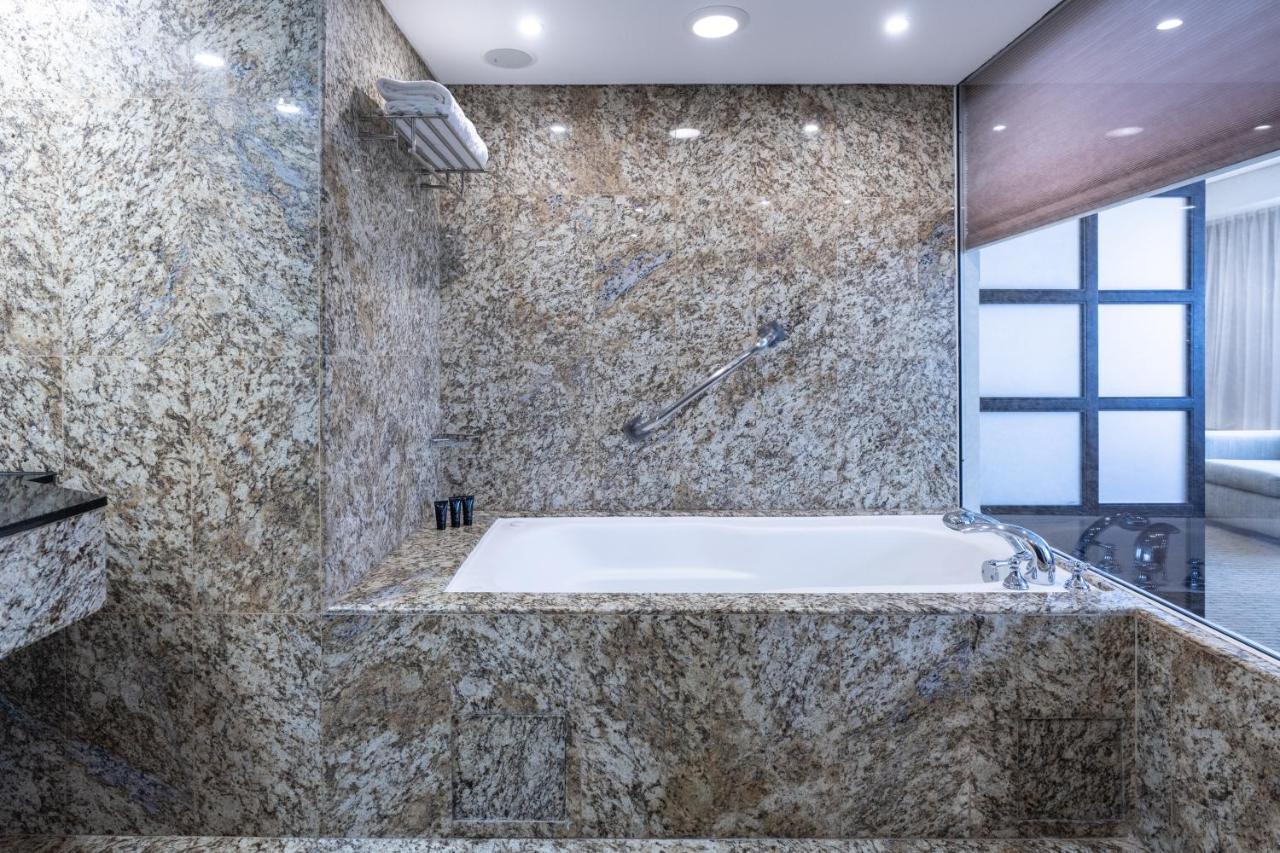 Eurobuilding Hotel & Suites Καράκας Εξωτερικό φωτογραφία Bathroom with granite tiles