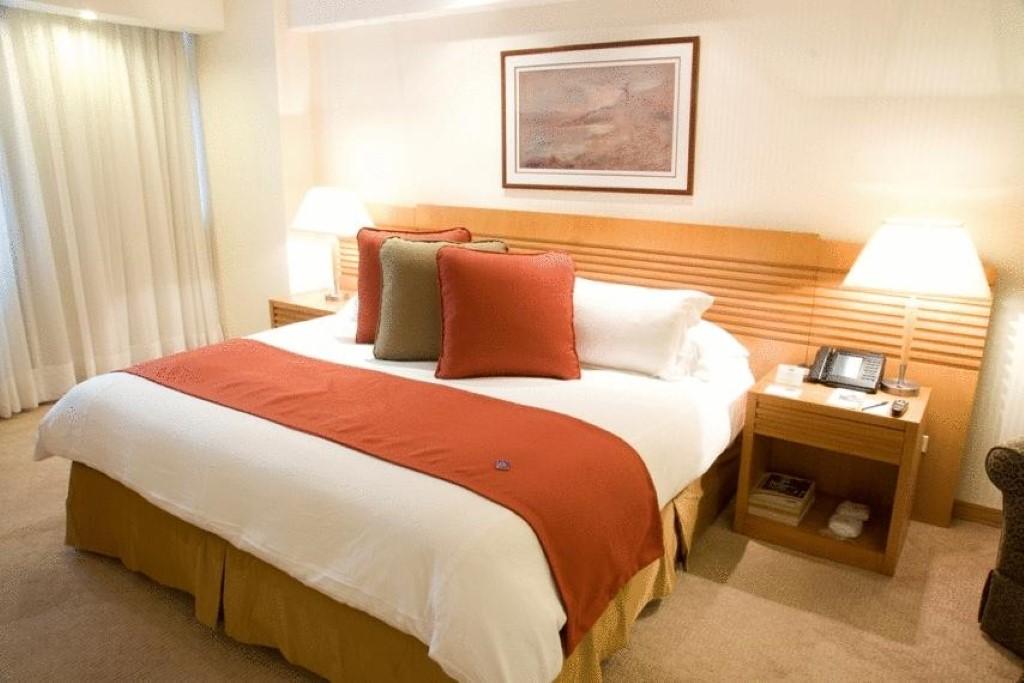 Eurobuilding Hotel & Suites Καράκας Εξωτερικό φωτογραφία A bed with a bed runner