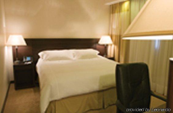 Eurobuilding Hotel & Suites Καράκας Δωμάτιο φωτογραφία A room at the hotel