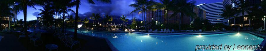 Eurobuilding Hotel & Suites Καράκας Ανέσεις φωτογραφία The pool at the Sheraton Resort at night